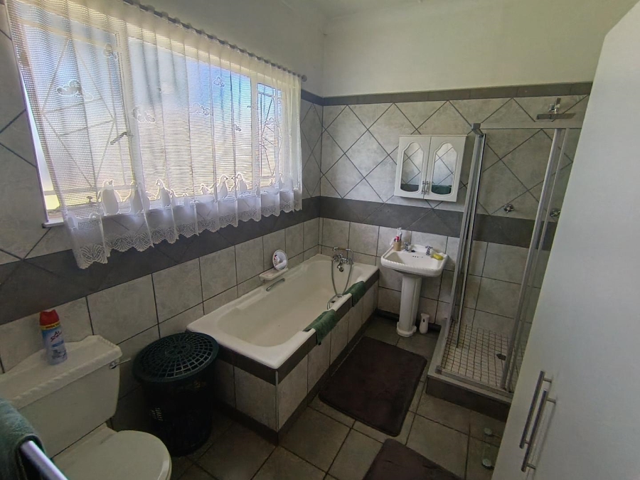 4 Bedroom Property for Sale in Universitas Free State